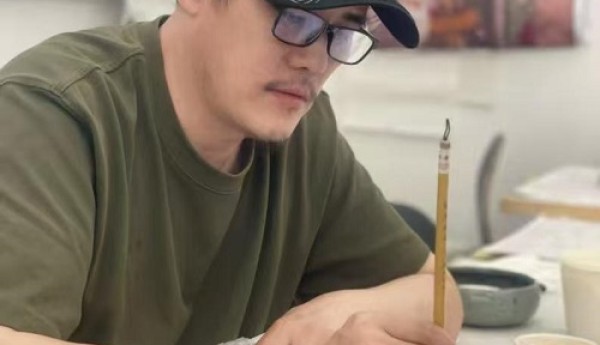 湖北收藏网总编一行探访著名画家张礼杰艺术中心